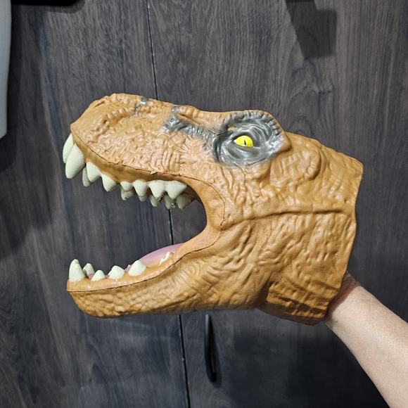 Jurassic World Tyrannasaurus Rex Hand Puppet Head L👀K NWOT - Picture 7 of 10